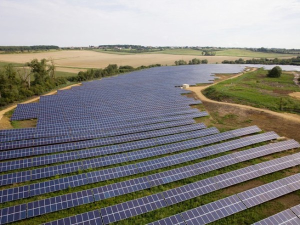 印度終于肯拿出百億買中國(guó)“太陽(yáng)能電池板”